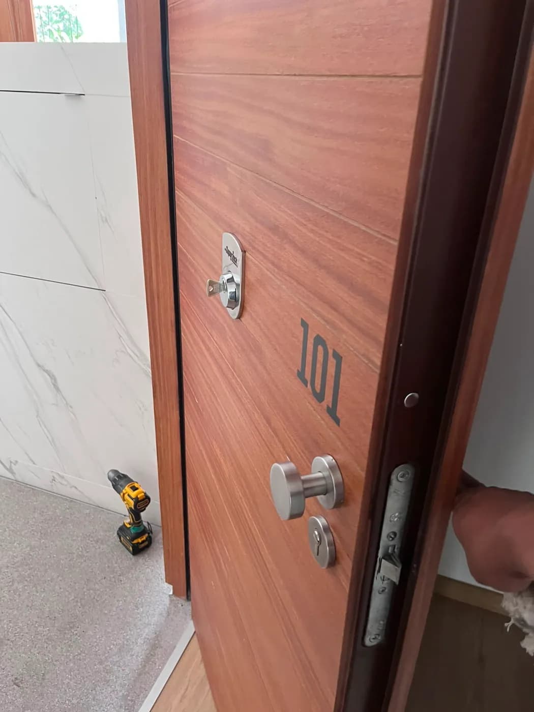 Cerradura central en departamento